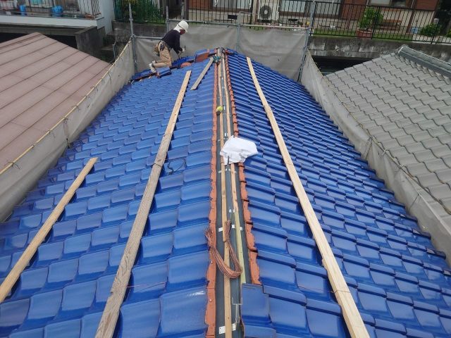 稲美町で棟瓦設置に向けた土台形成